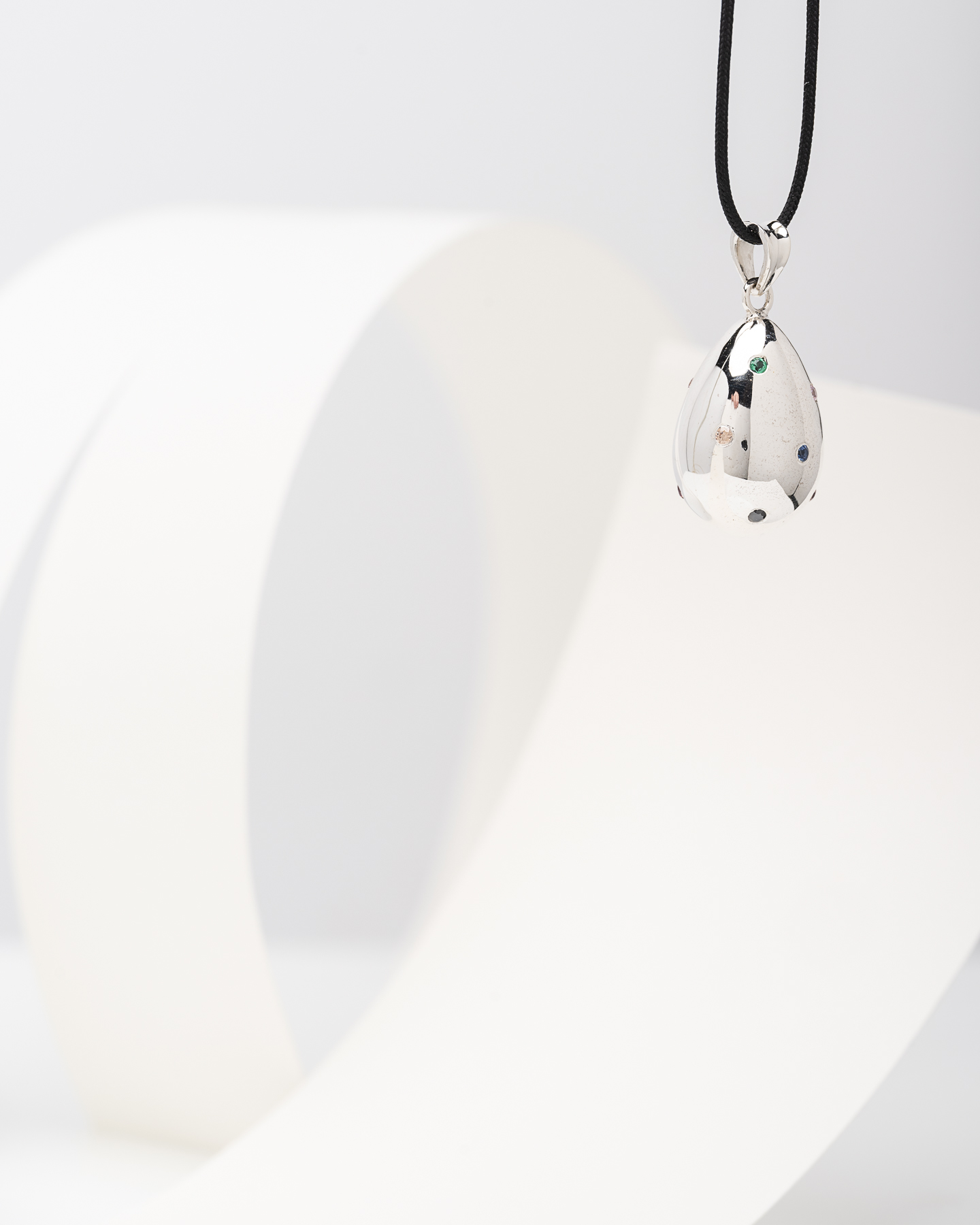 Ασημένιο Κολιέ Αυγό 925 με 12 Πολύχρωμες Πέτρες & Μαύρο Κορδόνι