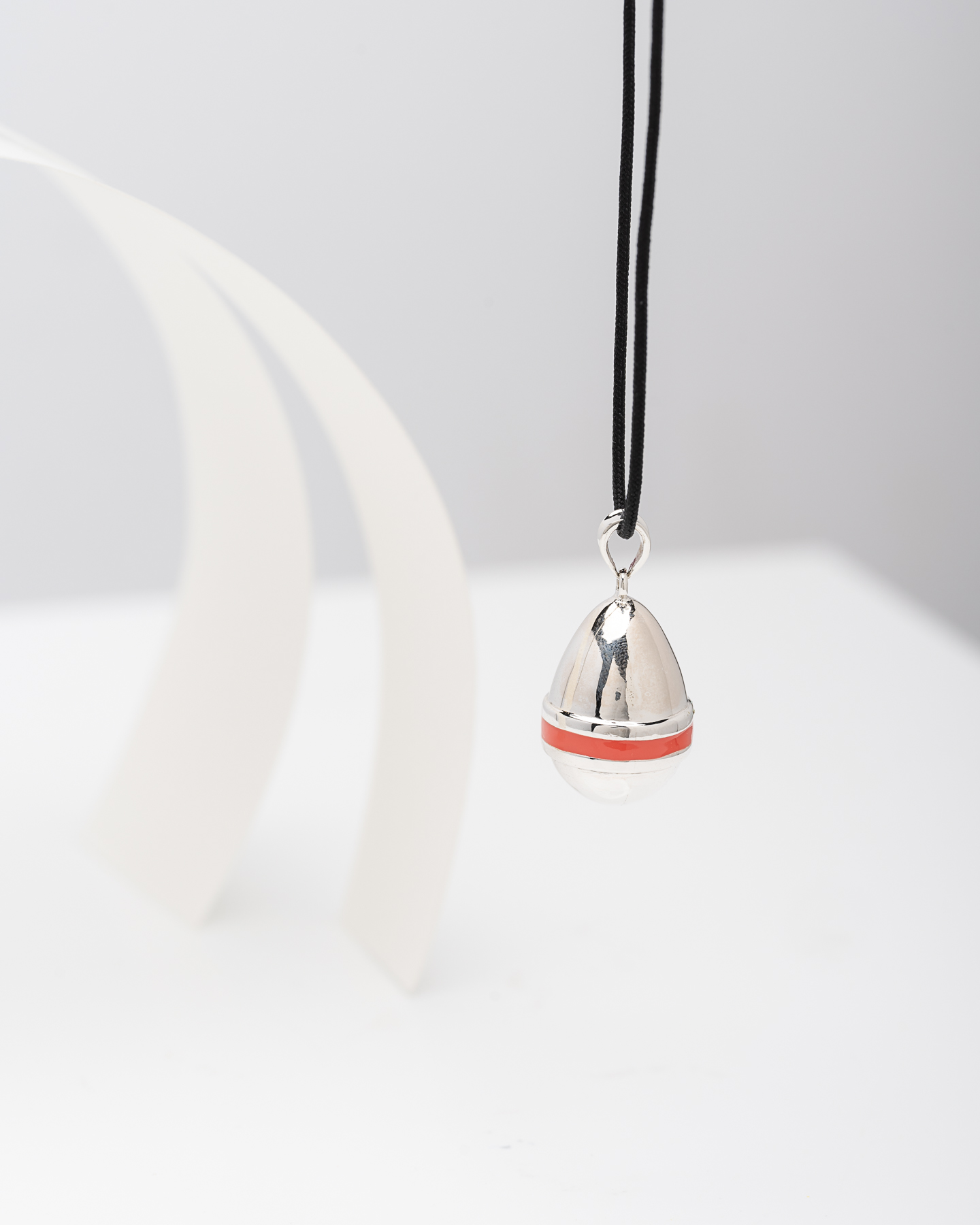 Ασημένιο Κολιέ Πασχαλινό Αυγό 925 – Χειροποίητο Γούρι με Σμάλτο & Κορδόνι - Image 2