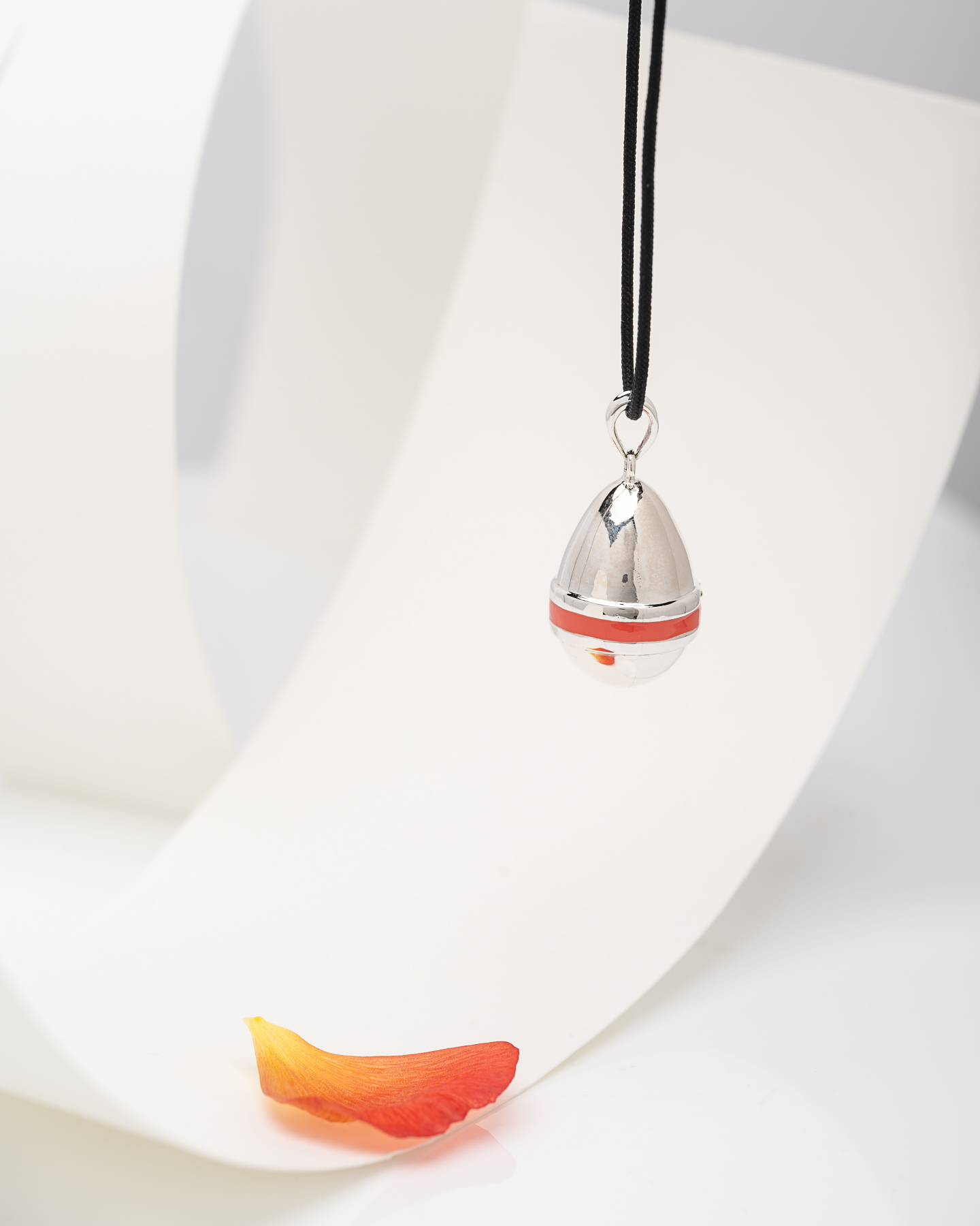 Ασημένιο Κολιέ Πασχαλινό Αυγό 925 – Χειροποίητο Γούρι με Σμάλτο & Κορδόνι