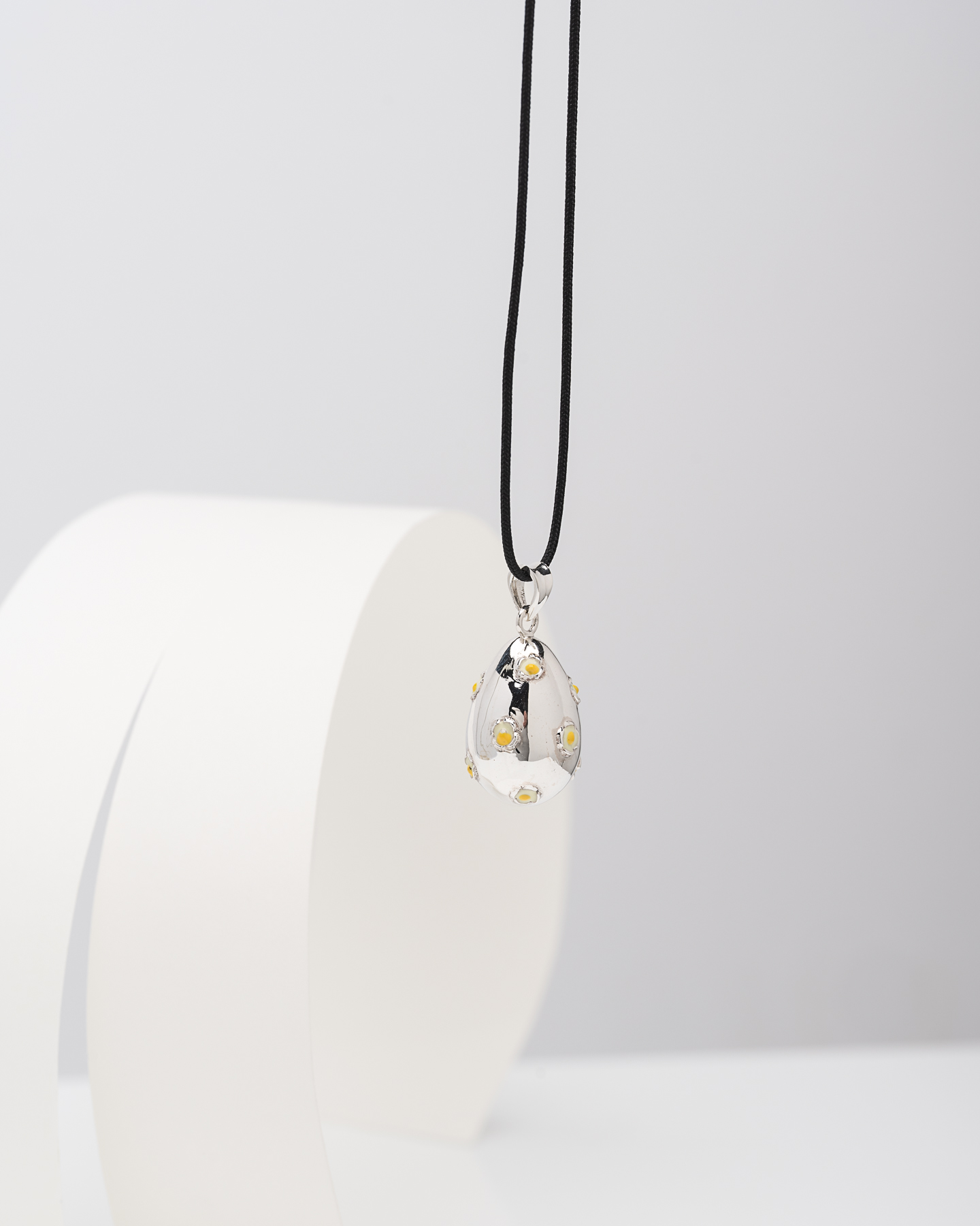 Αυγό Κρεμαστό από Ασήμι 925 με Μαργαρίτες ή παπαρούνες και Σμάλτο