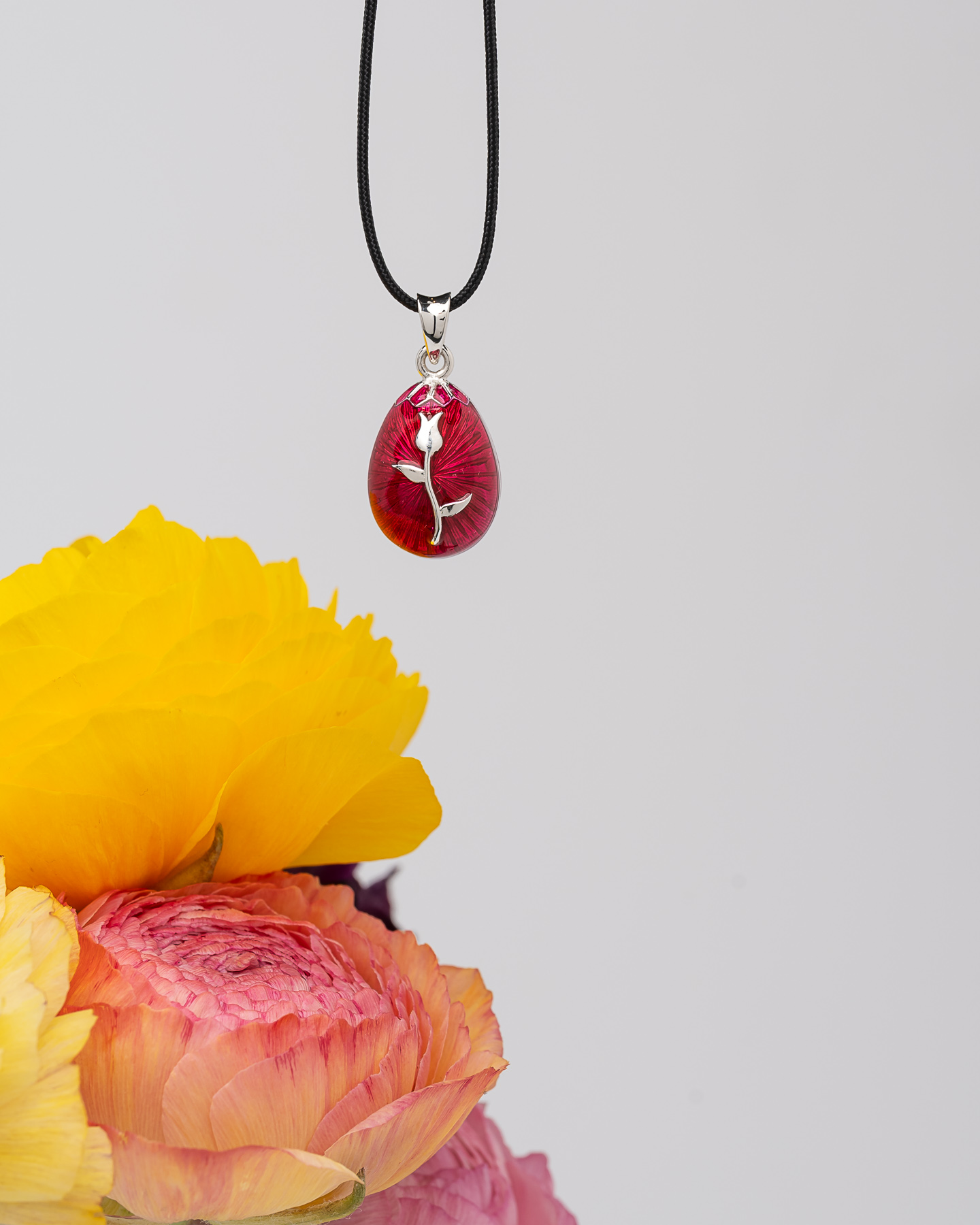 Αυγουλάκι Μενταγιόν Ασήμι 925 με Διαφανές Σμάλτο & Διακοσμητικό Στοιχείο – Με Κορδόνι - Image 2