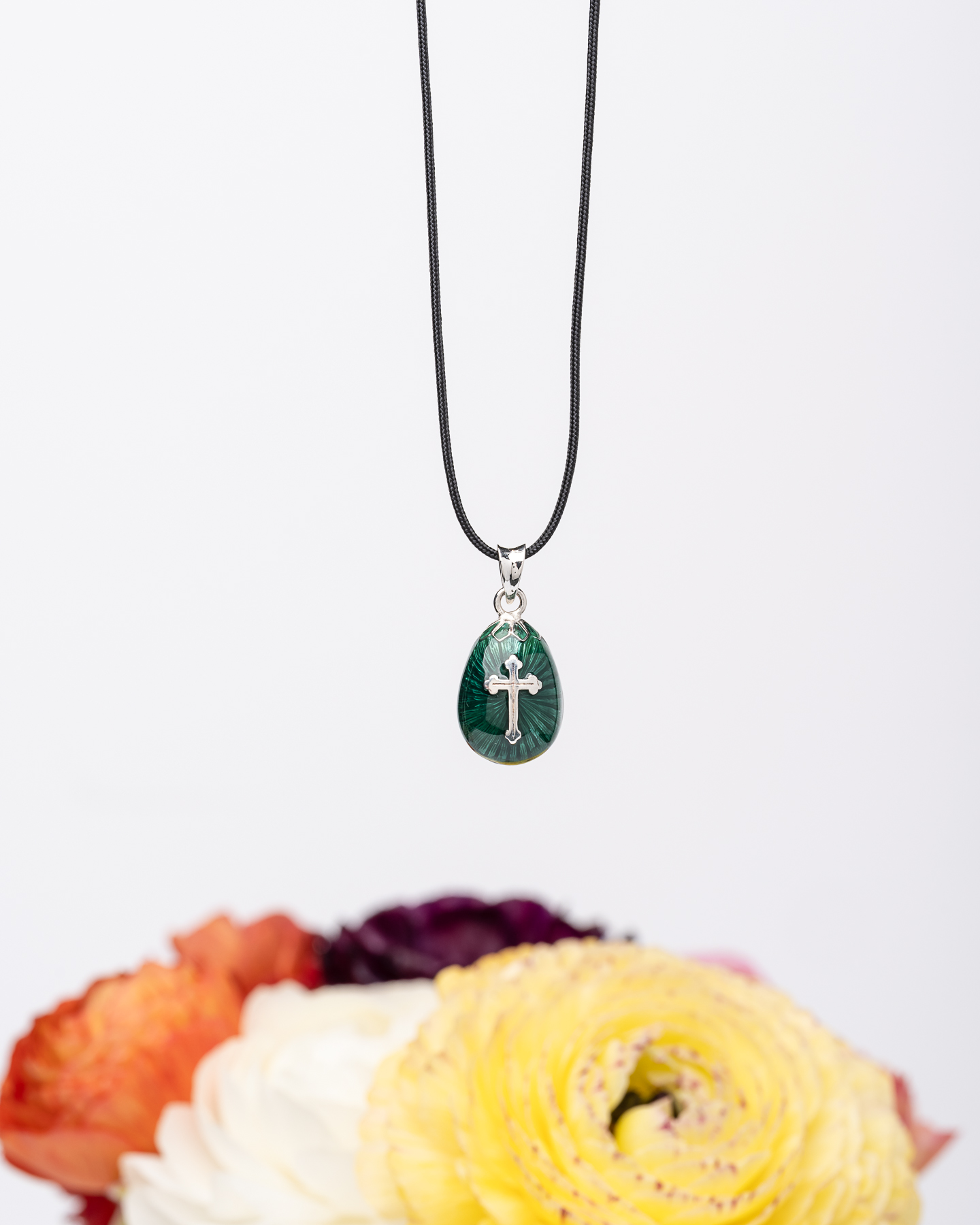 Ασημένιο Πλατινωμένο Αυγουλάκι 925° με Σταυρουδάκι και Διάφανο χρωματιστό Σμάλτο – Πασχαλινό Μενταγιόν