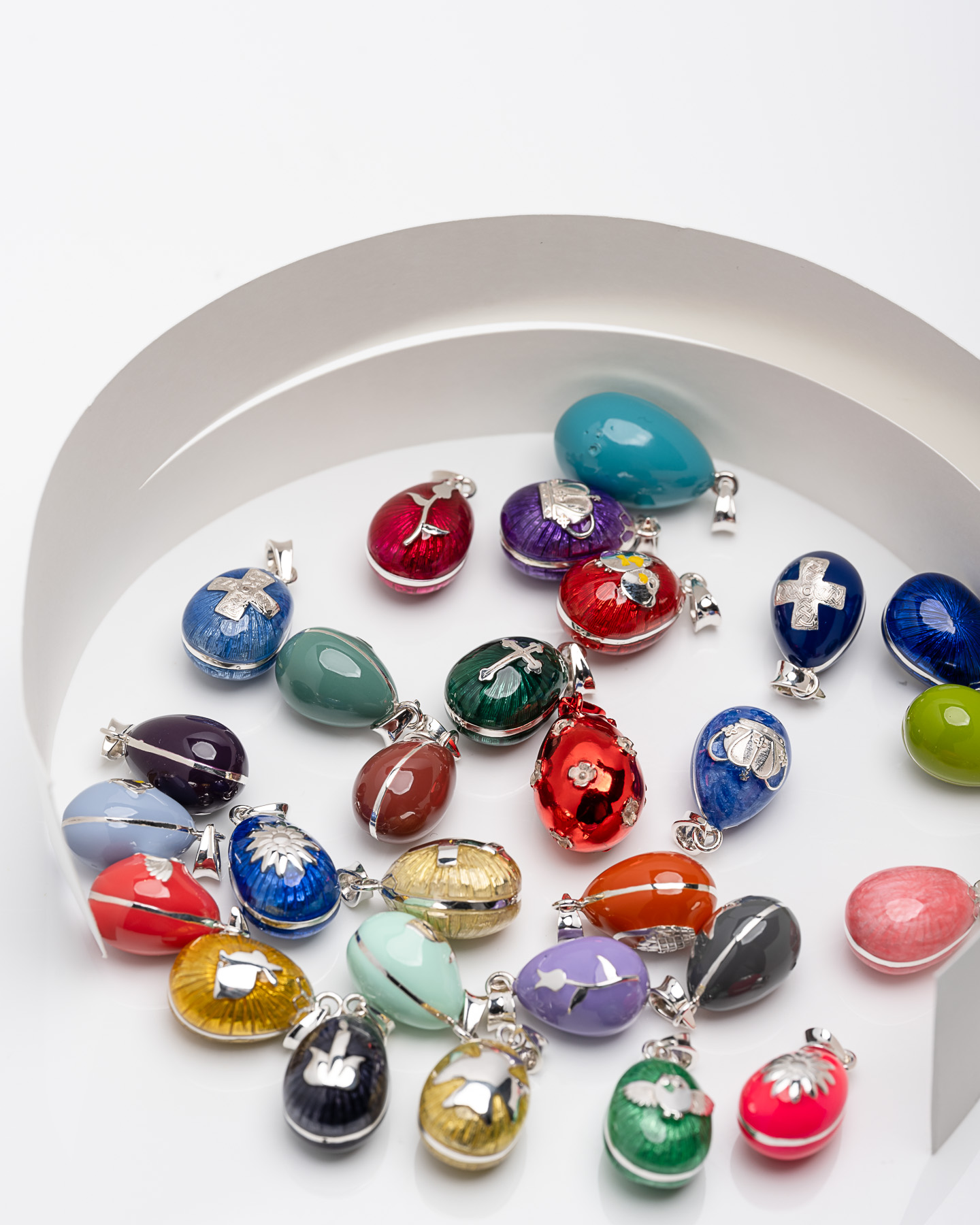 Αυγουλάκι Μενταγιόν Ασήμι 925 με Διαφανές Σμάλτο & Διακοσμητικό Στοιχείο – Με Κορδόνι